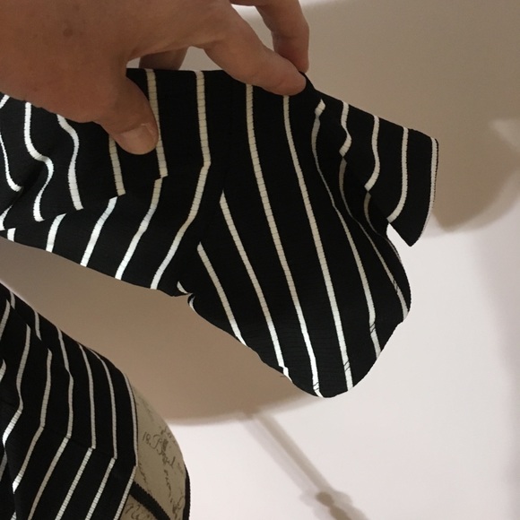 NWT cupcakes and cashmere Kacela Bell Sleeve Top - Picture 6 of 8